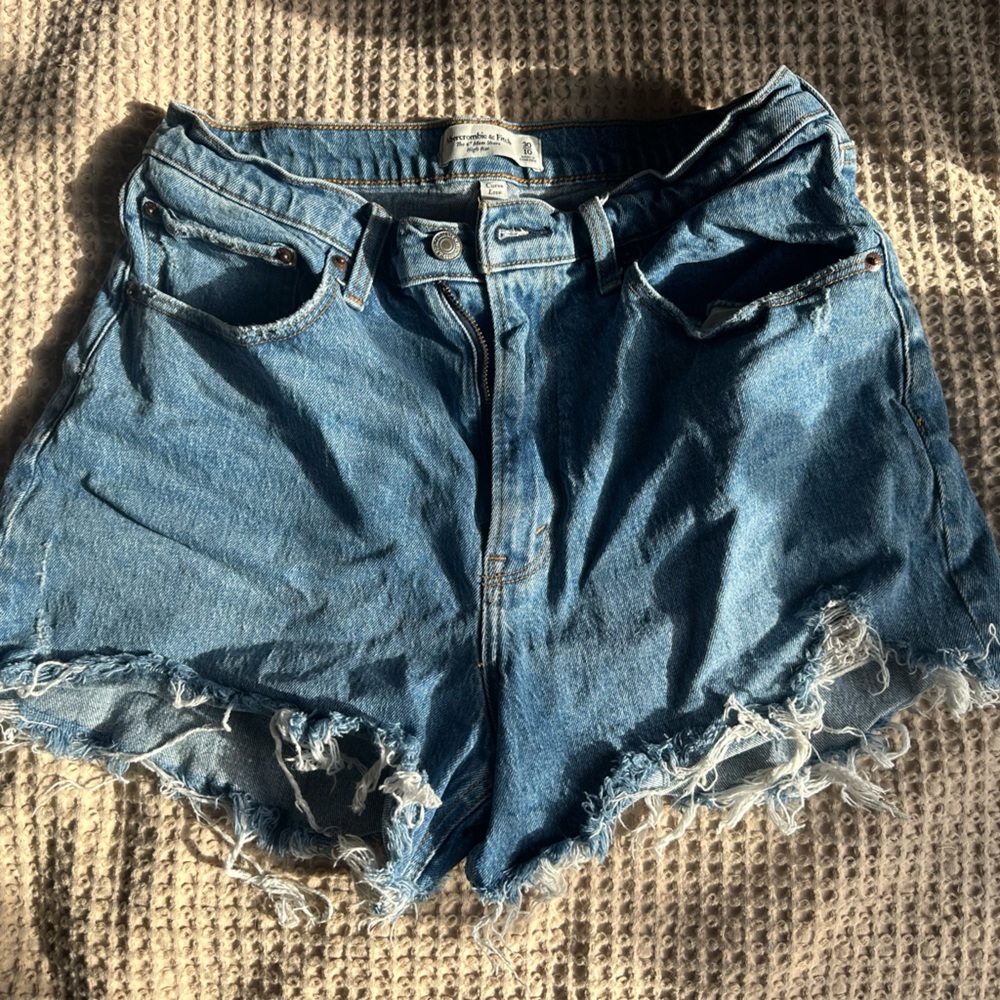 Abercrombie & Fitch Curve Love 4” Mom Short High Rise